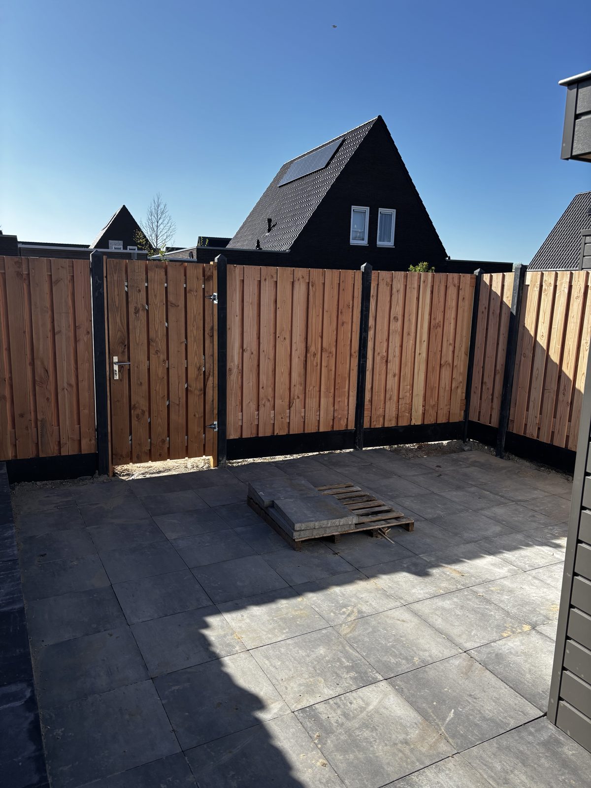Douglas schutting met tuinpoort