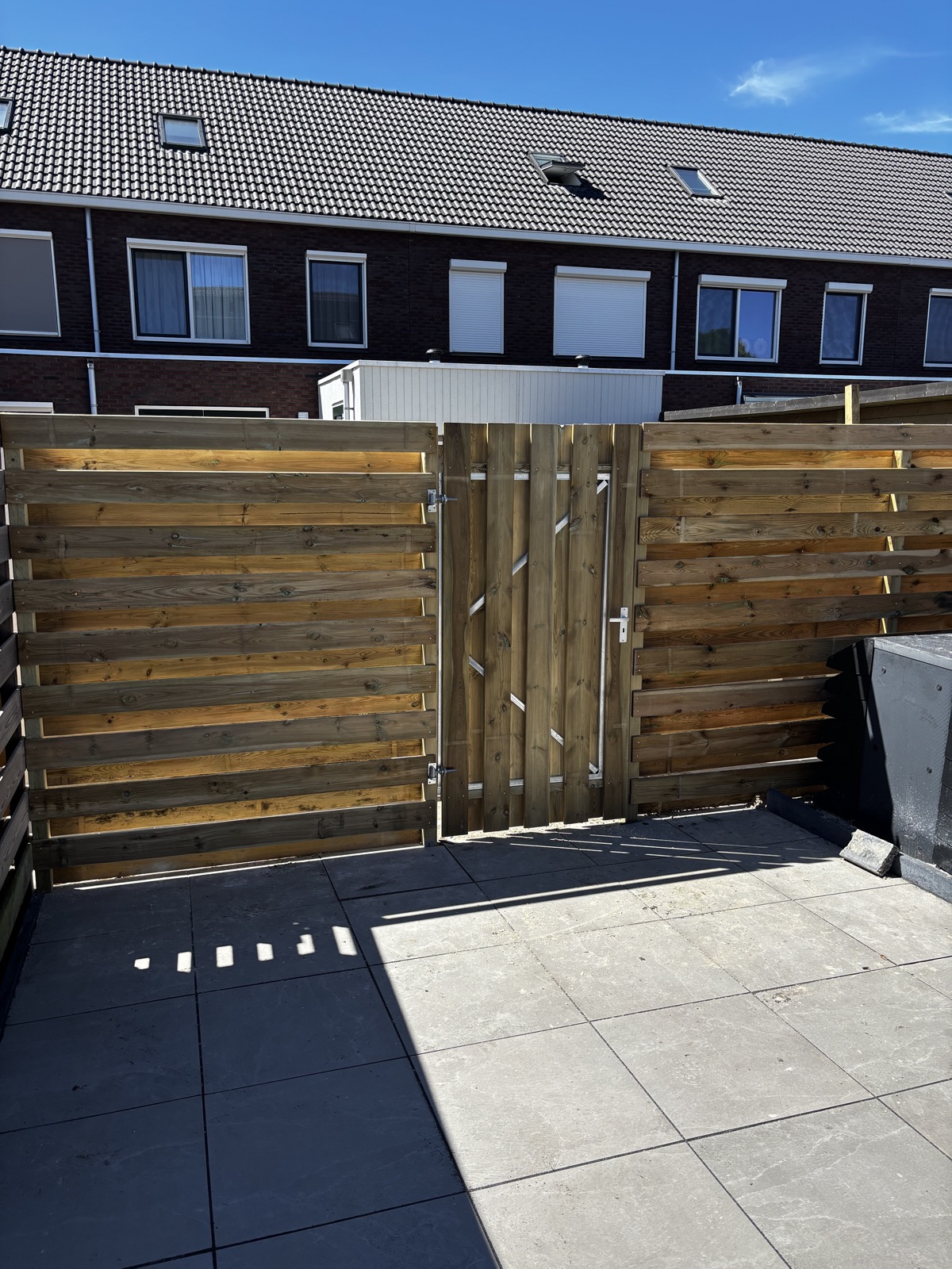 Houten schutting met dubbele tuinpoort